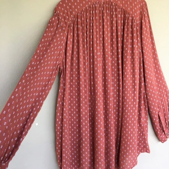 Free People Boho Printed Shirt Size Medium 1/2 Button Long Sleeves Rushing Back - Picture 7 of 10